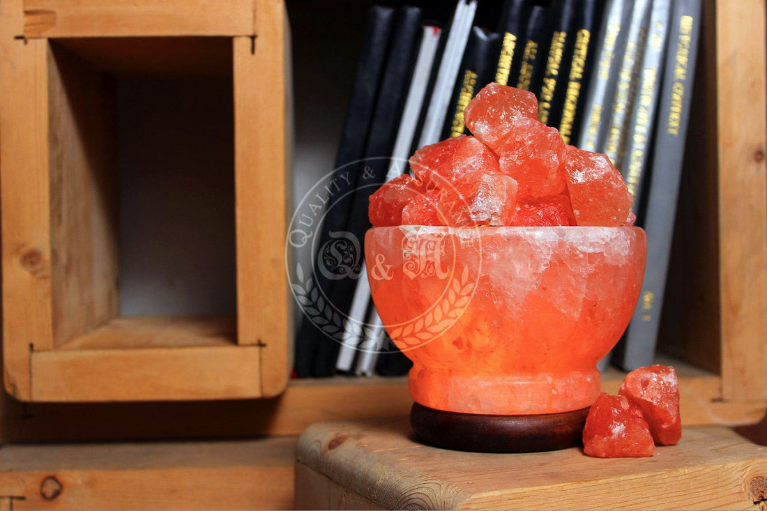 3 Reasons You Need a Salt Lamp in Your Workspace